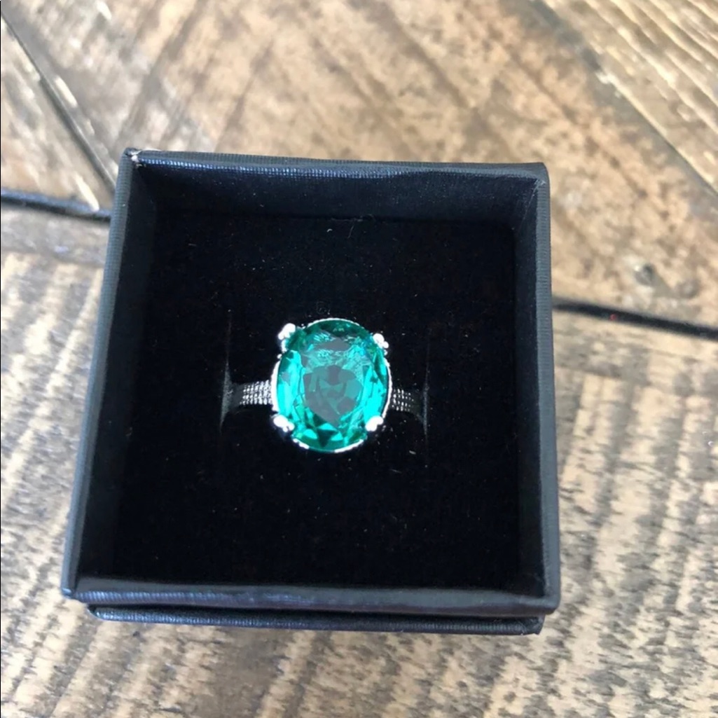 Oval Emerald Ring